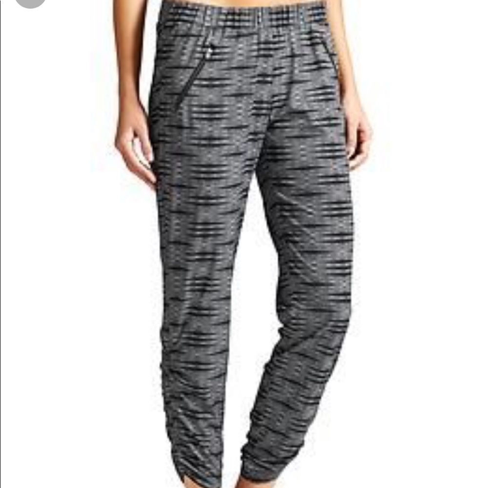 Athleta Ariel pants size 6 black and white